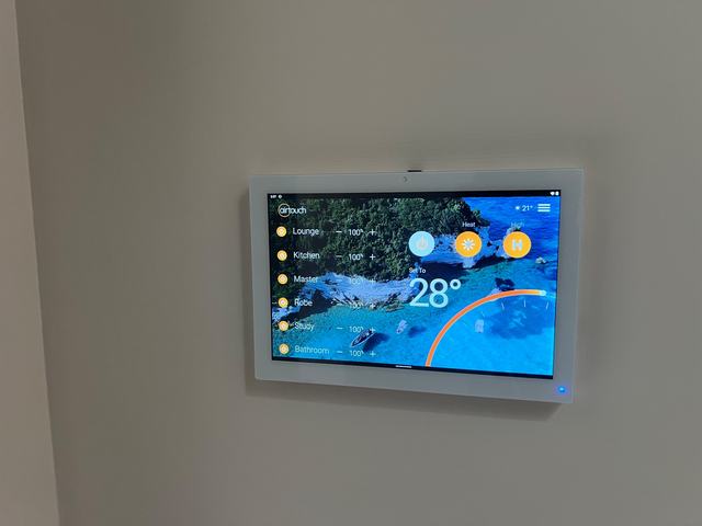 AirTouch zone controller for a ducted system